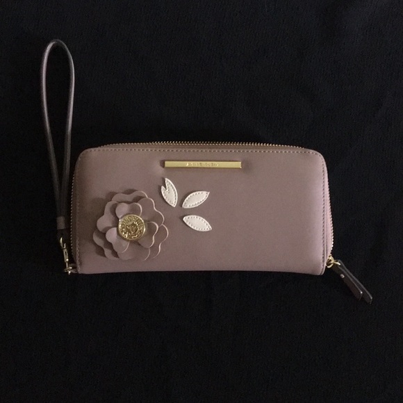 🎉HP 7/12🎉 Anne Klein Wristlet - Picture 5 of 5